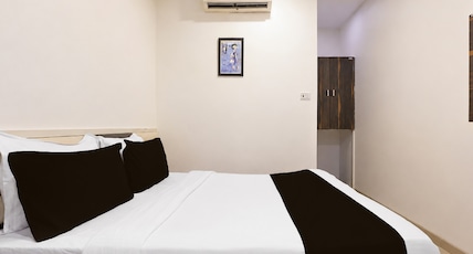 Collection O Kurla BKC Mumbai Formerly Golden Tulipz Room Type - Classic Collection O Kurla BKC Mumbai Formerly Golden Tulipz Room Type - Classic