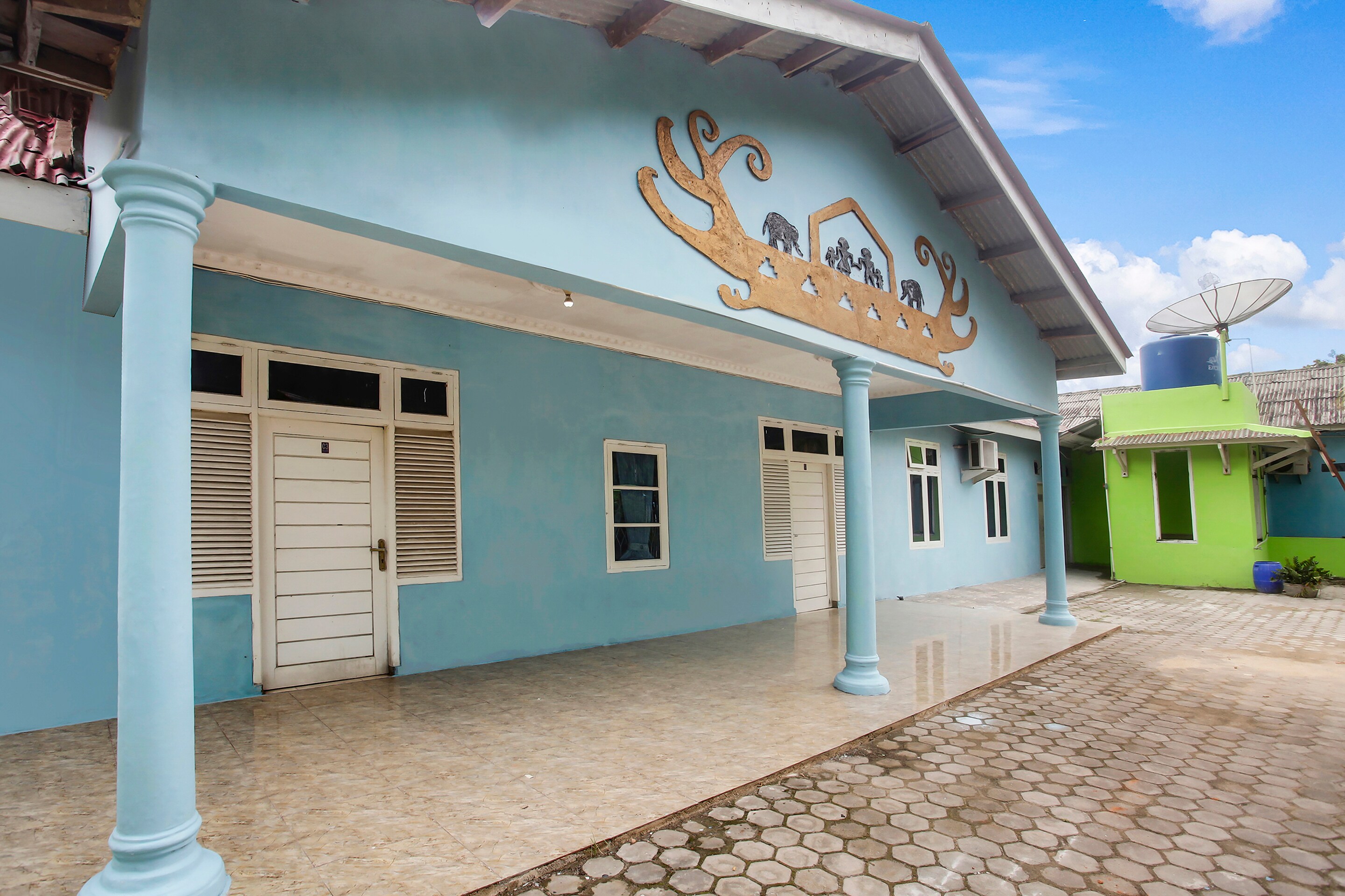 Hotel O Cottage Putra Mutun Beach - Tap to explore photos
