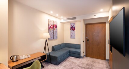Holiday Inn YEREVAN - REPUBLIC SQUARE Room Type - 1 Bedroom Suite 1 King Single Sofa Bed