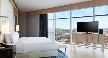 Wyndham Grand Istanbul Levent Room Type - Senior One Bedroom Suite with Partial Sea View and Kitchenette Wyndham Grand Istanbul Levent Room Type - Senior One Bedroom Suite with Partial Sea View and Kitchenette