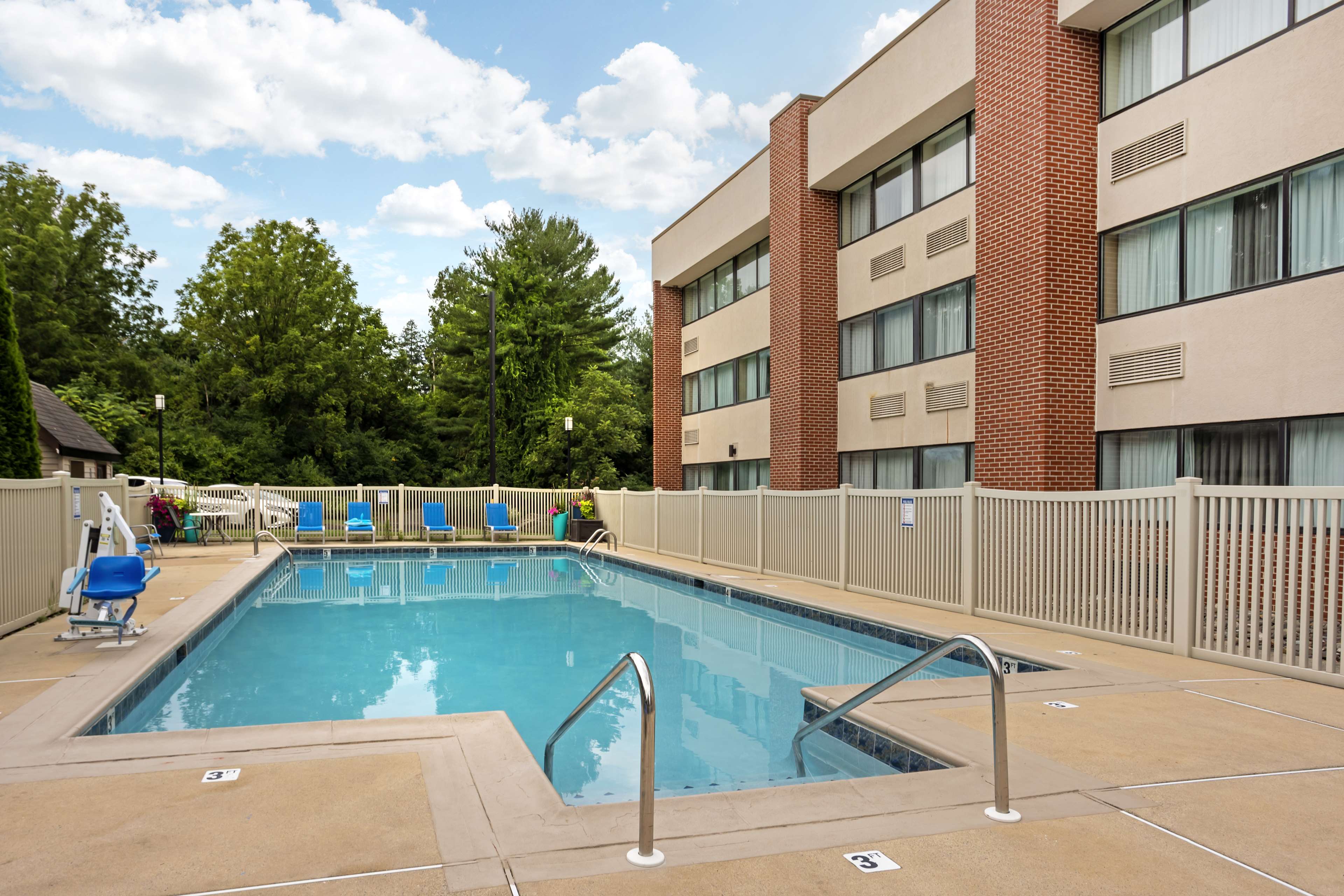 Best Western Plus Reading Inn & Suites - Tap to explore photos