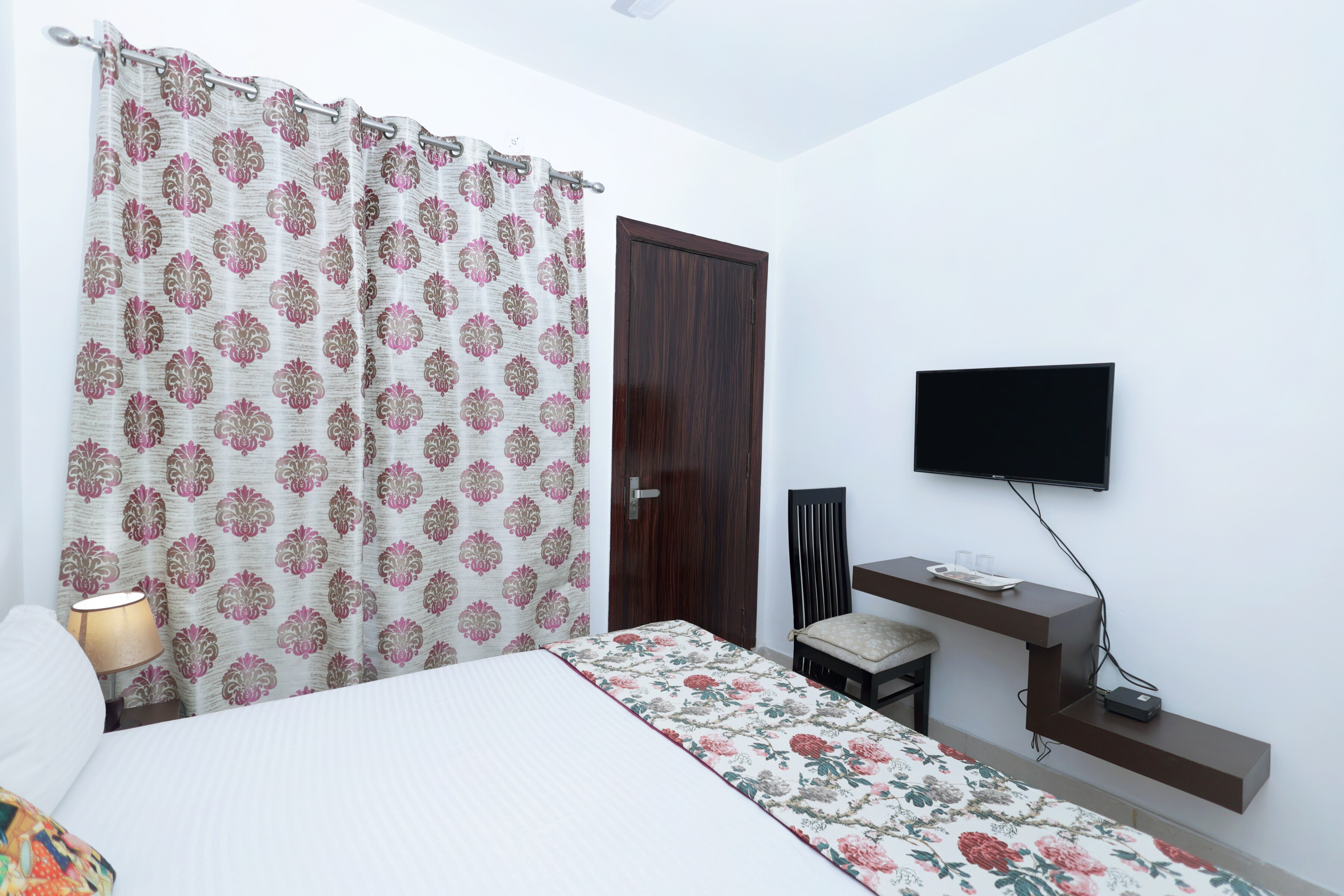 Aradhanas Home Stay - Tap to explore photos