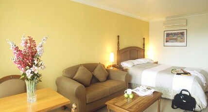 Best Western Plus The Tudor-Box Hill Room Type - 1 Queen Bed, Non-Smoking, Standard Room, Cable Tv, Mini Bar, Air-Conditioned, Wi-Fi Best Western Plus The Tudor-Box Hill Room Type - 1 Queen Bed, Non-Smoking, Standard Room, Cable Tv, Mini Bar, Air-Conditioned, Wi-Fi