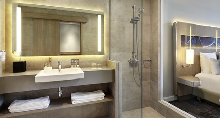 Novotel Jakarta Mangga Dua Square Hotel Room Type - Deluxe Room Premier Floor 2 Single Beds