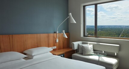Hyatt Regency Paris Etoile Room Type - 1 KING BED WITH HIGH FLOOR AND CLUB ACCESS