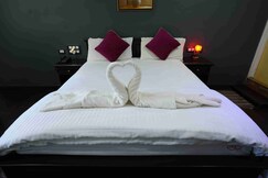 Hotel Grand Paradise Inn