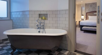 DoubleTree by Hilton Harrogate Majestic Hotel & Spa Room Type - KING DELUXE WITH BATH