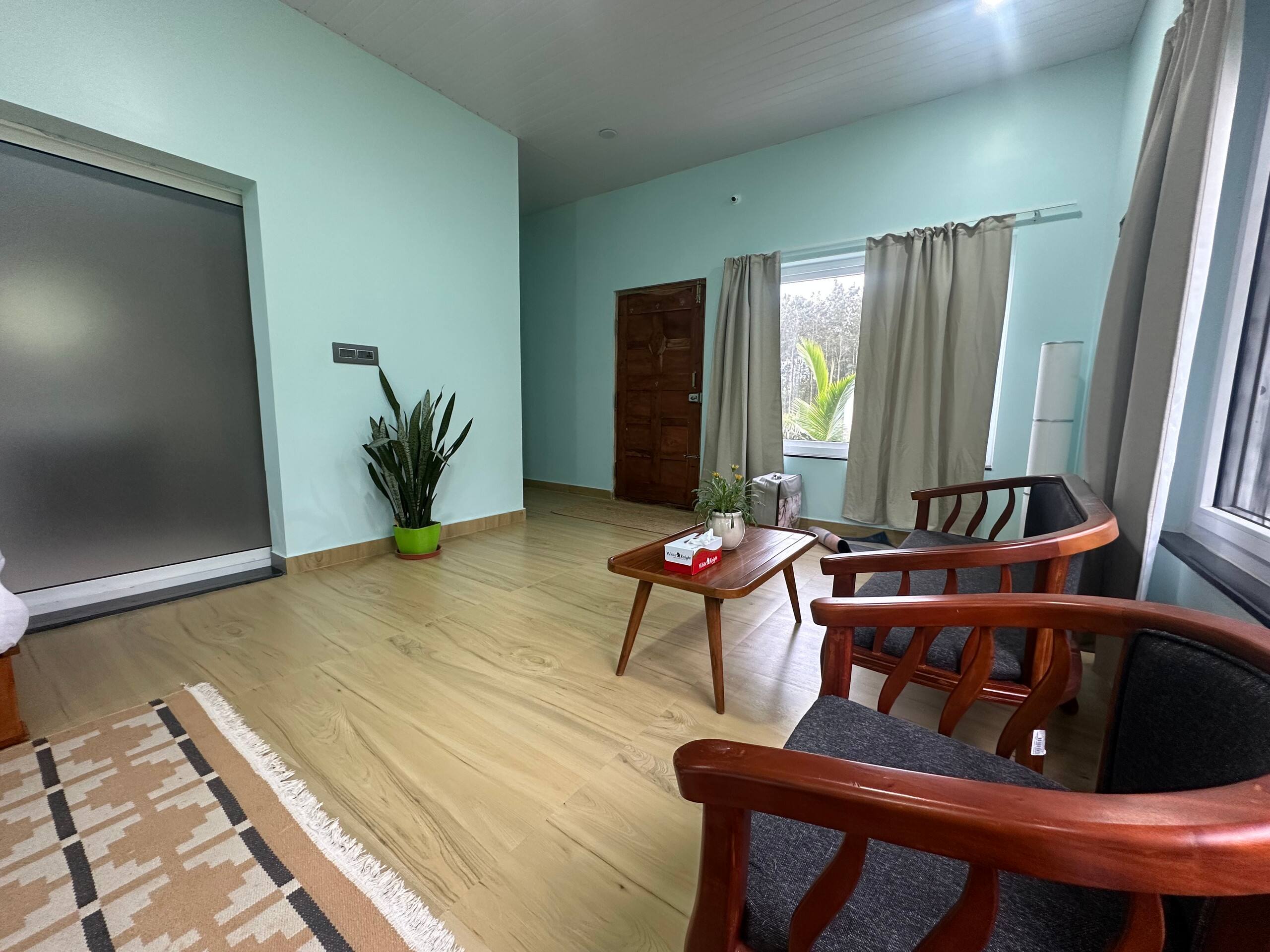 DeThang HomeStay - Tap to explore photos