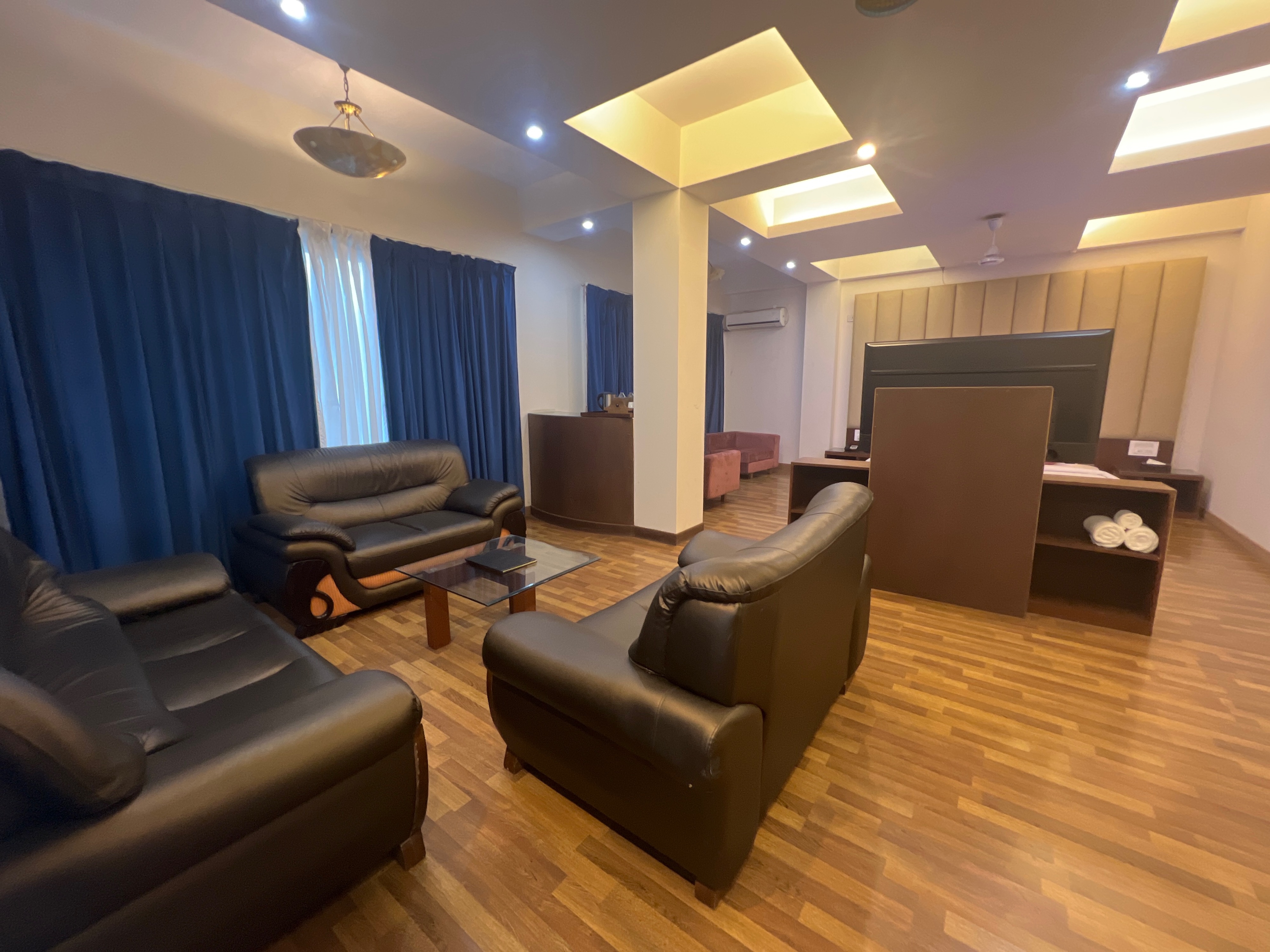 The Countryside Resorts (2 min drive to Railway station) - Tap to explore photos