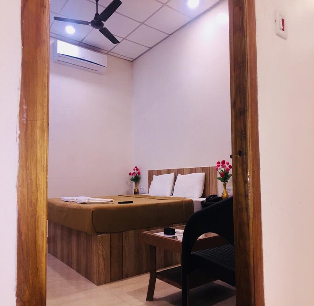 Sumit Residency Homestay - Tap to explore photos