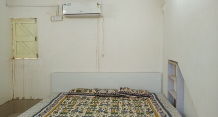 Hotel Om Sai Room Type - Super Deluxe Non AC (Four Bed Room)-3rd Floor.