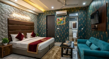 Hotel Yuvraj Room Type - Super Deluxe Room Hotel Yuvraj Room Type - Super Deluxe Room