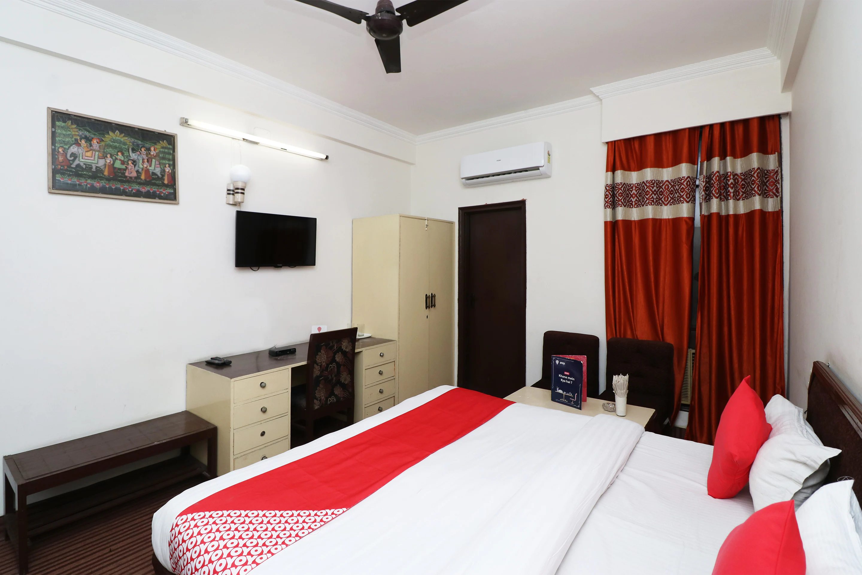 HOTEL MID TOWN Room Type - Deluxe Room