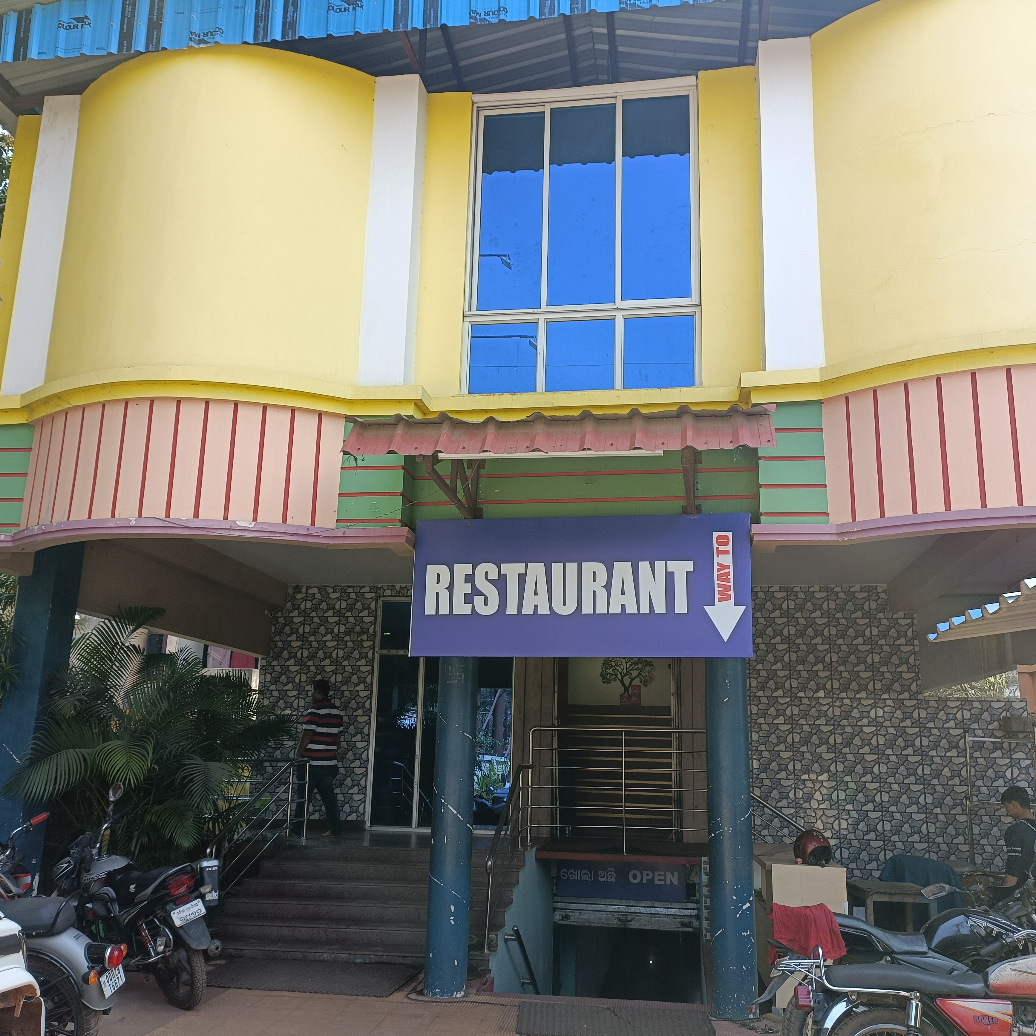 RAJDHANI A Premium Guest House - Tap to explore photos