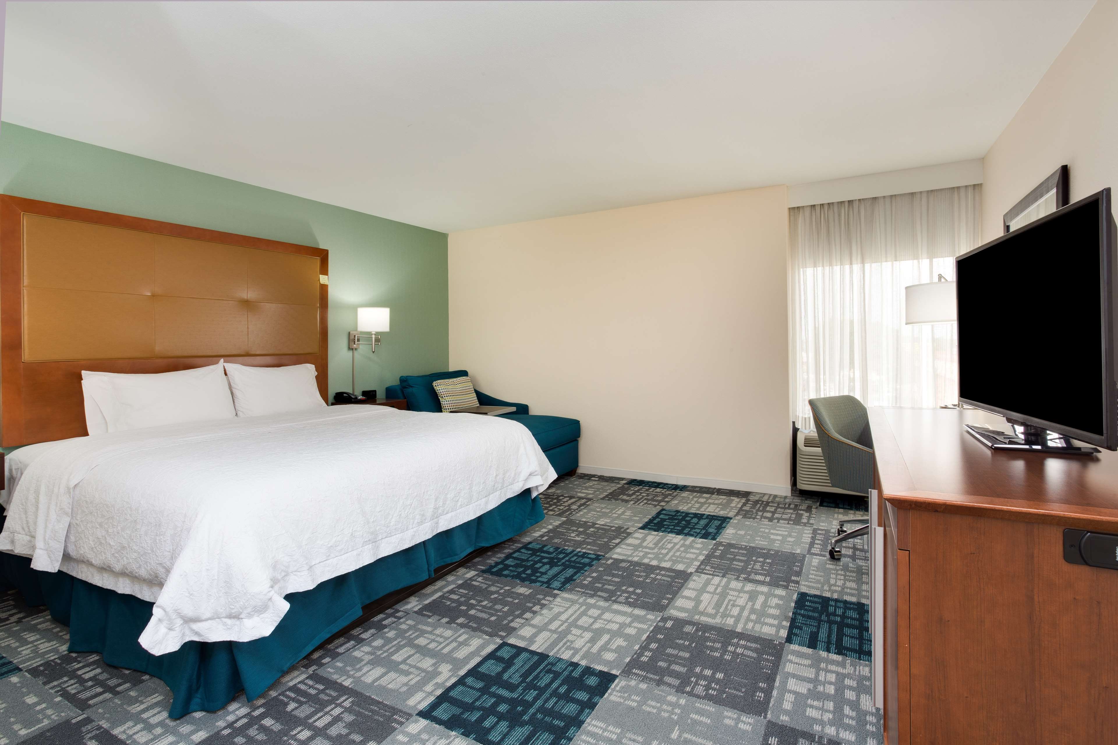 Hampton Inn Norcross - Tap to explore photos