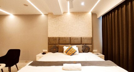 HOTEL WHITE ROCK - All Luxury Rooms By SKY Hotels Room Type - Deluxe King Room