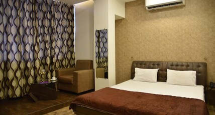 Hotel Alankar Room Type - Deluxe  AC