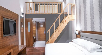 The Rosefinch Sarovar Portico Room Type - Lake View Family Room (04 Pax) with Balcony