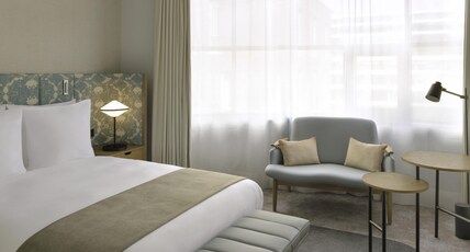 M Room Type - CLASSIC ROOM, queen-size bed