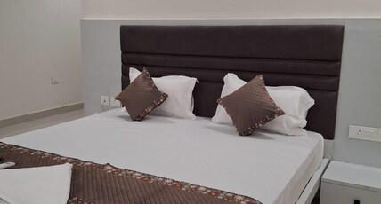 ATITHI HOME | BORING ROAD Room Type - Deluxe AC Room