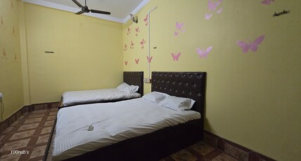 Ballia Guest House Room Type - AC TWIN DOUBLE BEDDED DELUXE