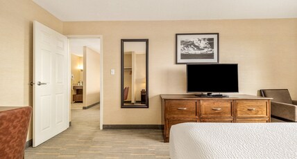Holiday Inn LETHBRIDGE Room Type - 1 Bedroom Suite 1 King 1 Queen