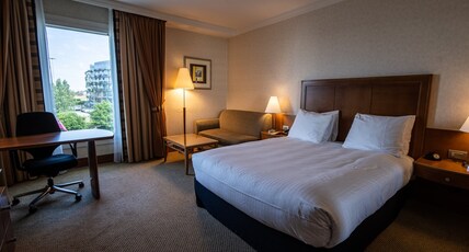Crowne Plaza BRUSSELS AIRPORT Room Type - 1 Queen Bed Premium with Sofa Bed Crowne Plaza BRUSSELS AIRPORT Room Type - 1 Queen Bed Premium with Sofa Bed