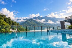 Roots & Peaks Wellness Hotel