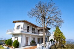 The Pine Villa (4BHK with WiFi & Cook)