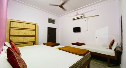 Hotel Shyam Darbar- Infront Jagatpita Shri Brahma Mandir Room Type - Deluxe Double Room Hotel Shyam Darbar- Infront Jagatpita Shri Brahma Mandir Room Type - Deluxe Double Room