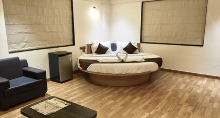 Hotel Sanket Inn Room Type - Premium Suite Room