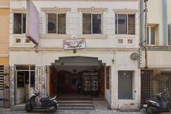 Hotel Surya (Walkable distance from Central Railway Station)