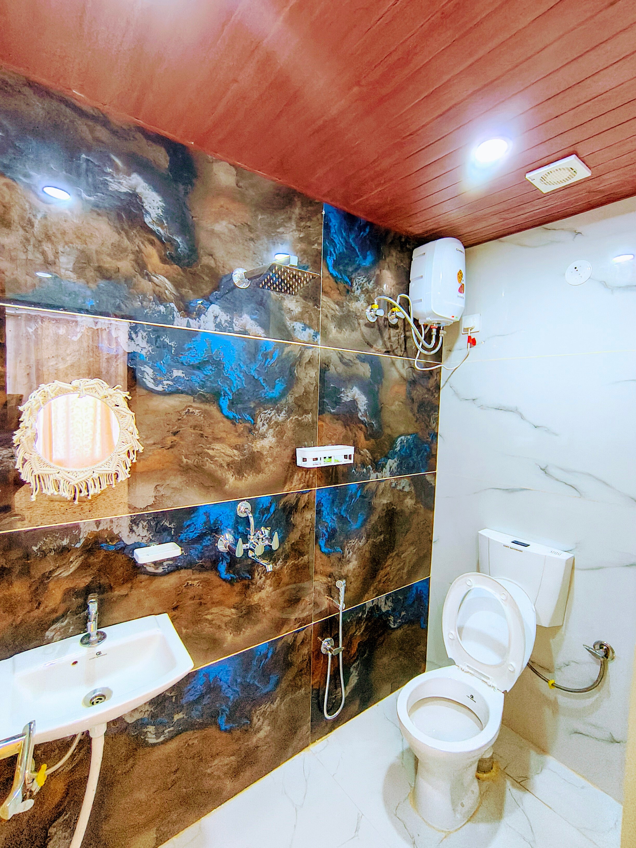 Luxury 2BHK Penthouse with Terrace & Lift - Tap to explore photos
