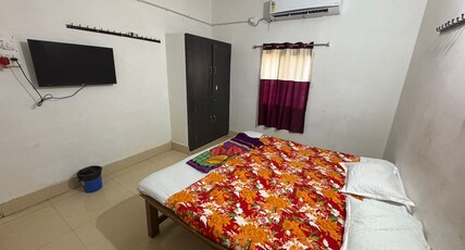 Aradhya Guest House Room Type - 105 Ac double bed