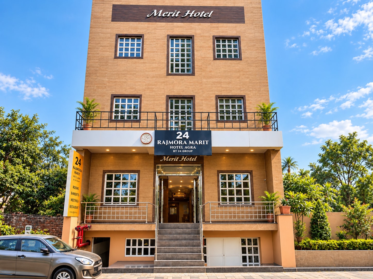 Rajmora Marit Hotel Agra - Tap to explore photos