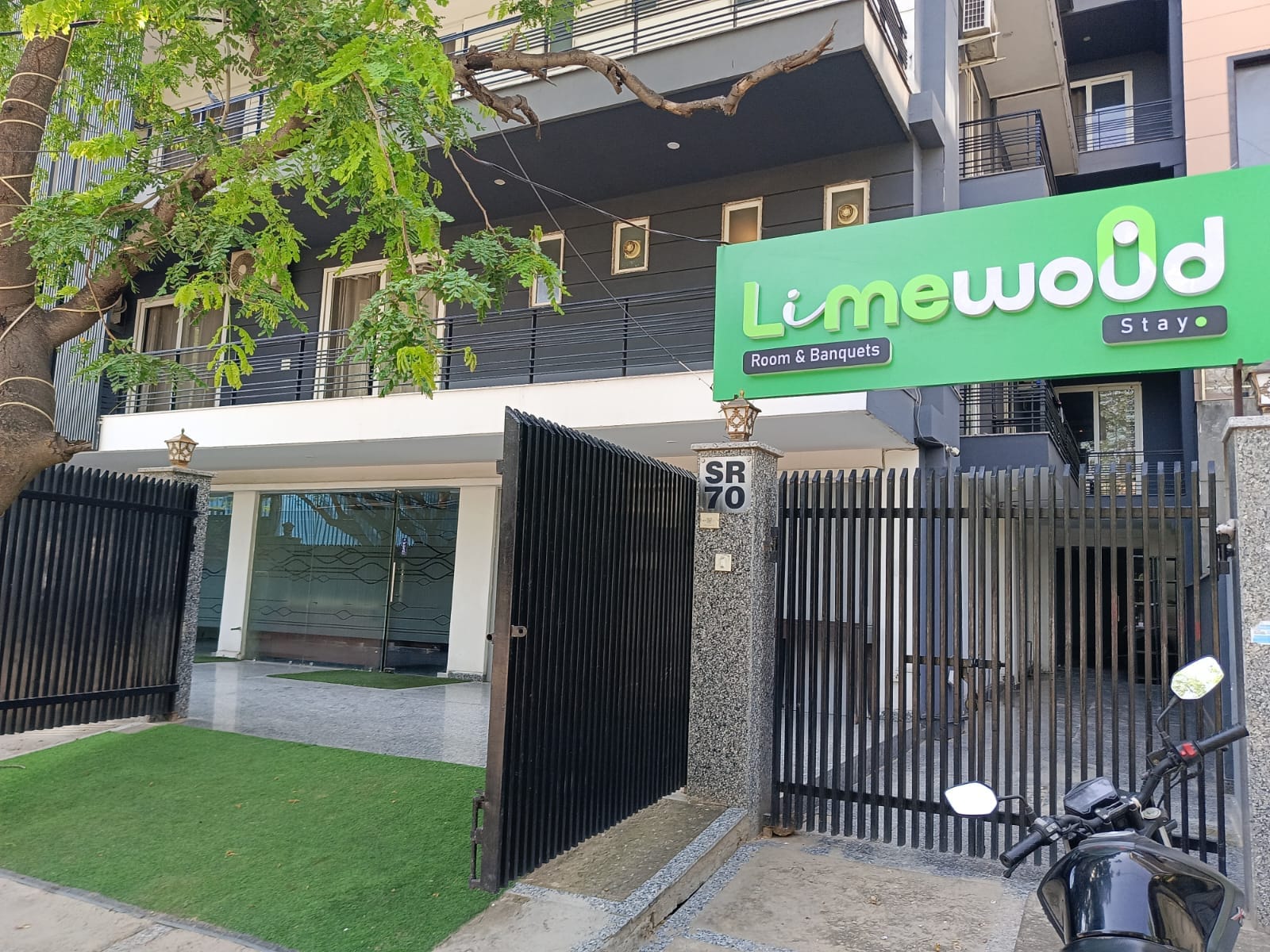 Limewood Stay - Cyber Hub - Tap to explore photos
