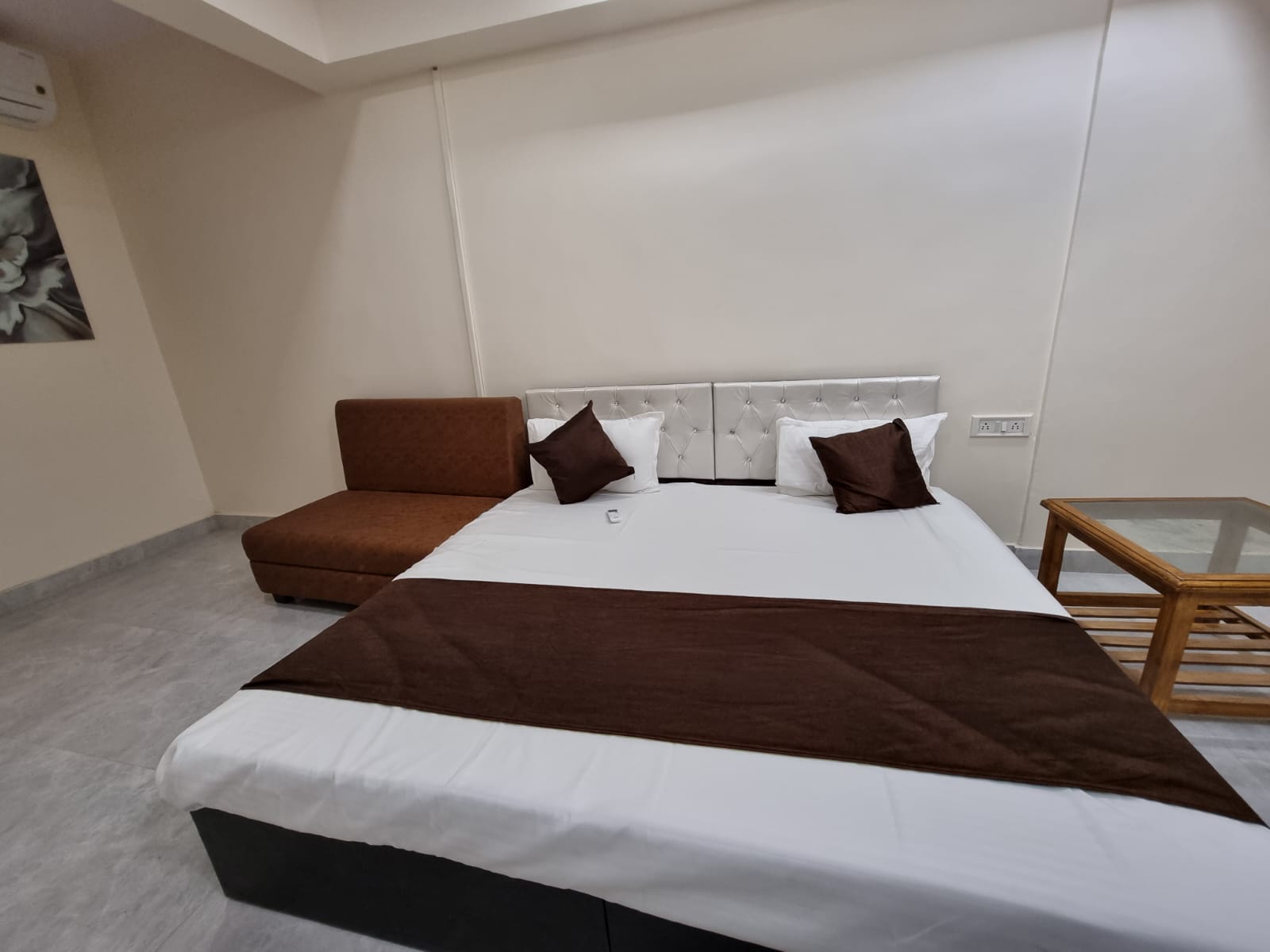 Hotel Sanskar - Tap to explore photos