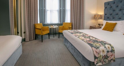 Hotel Collingwood, BW Signature Collection Room Type - 1 Double 1 Single, Non-Smoking, Classic Room, Family Room