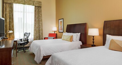 HILTON GARDEN INN MANHATTAN Room Type - 2 QUEEN HEARING ACCESSIBLE