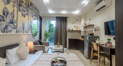 One Stayz By Zipcode - Cyber Hub Room Type - Premium Room With Balcony One Stayz By Zipcode - Cyber Hub Room Type - Premium Room With Balcony