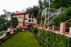 Rooms of The Majestic Cedar | 2km From Mall Road, Stags not allowed