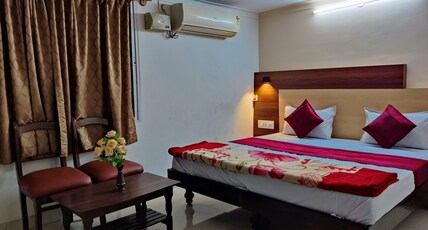 Ganesh Residency Room Type - Non AC Deluxe Queen Bedroom
