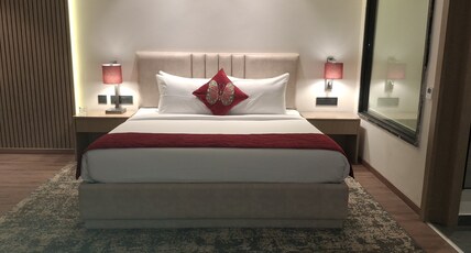 Rosastays Hansi Room Type - Deluxe Room With Balcony