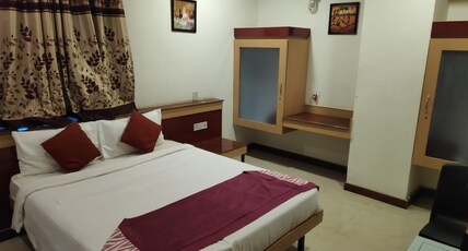 Stayz Royale - Electronic City Room Type - Deluxe Double Room