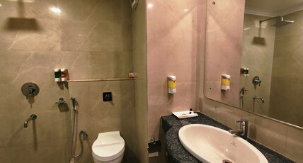 HOTEL YUVRAJ DX Room Type - Classic King