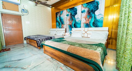 Omji Ashram - Darshan Bhawan | 2km from Ram Temple Room Type - Deluxe Family Room