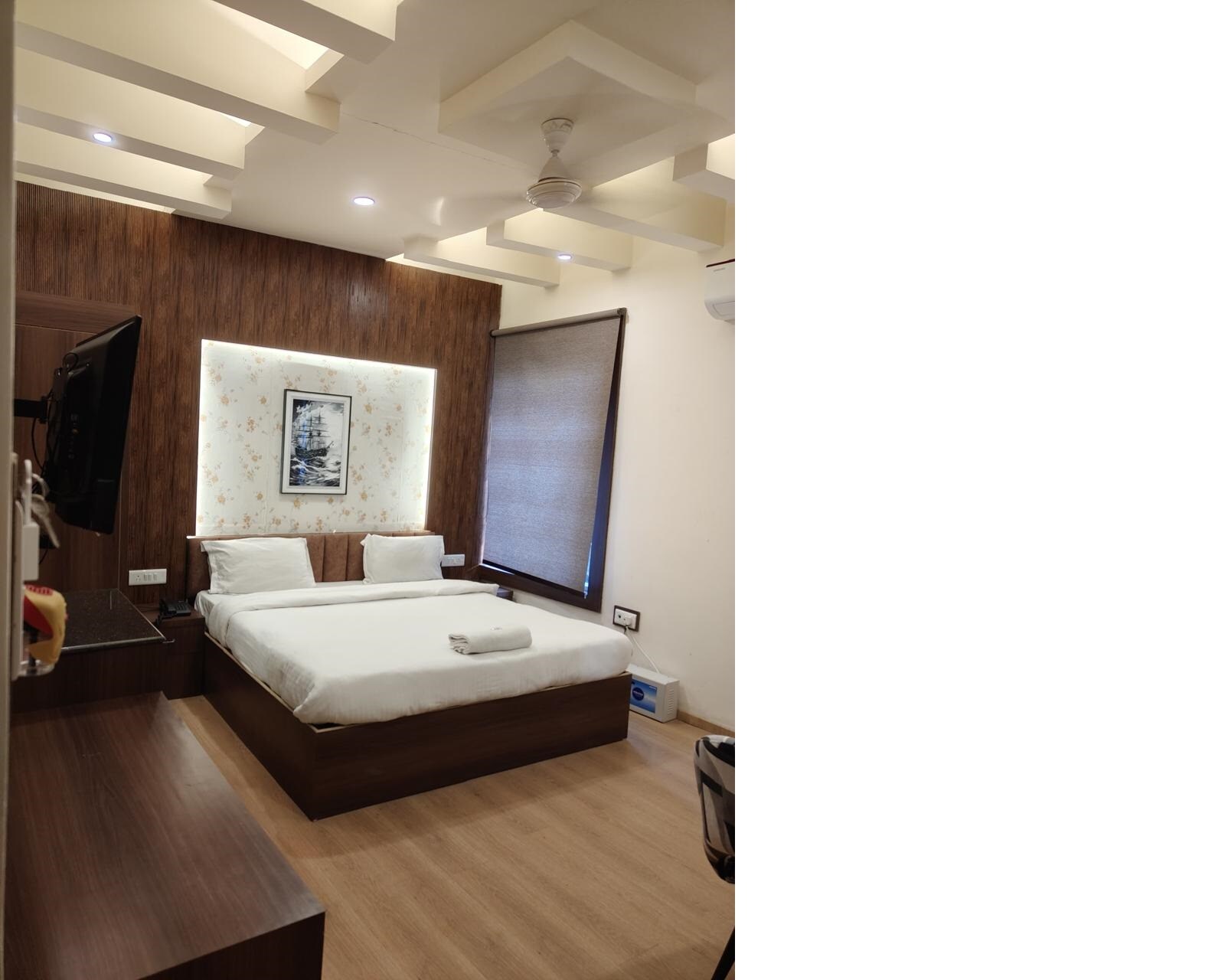 HOTEL SIDDHARTH PALACE - Tap to explore photos