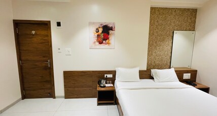 YOGIRAJ EXCLUSIVE LODGE Room Type - SUITE NON AC