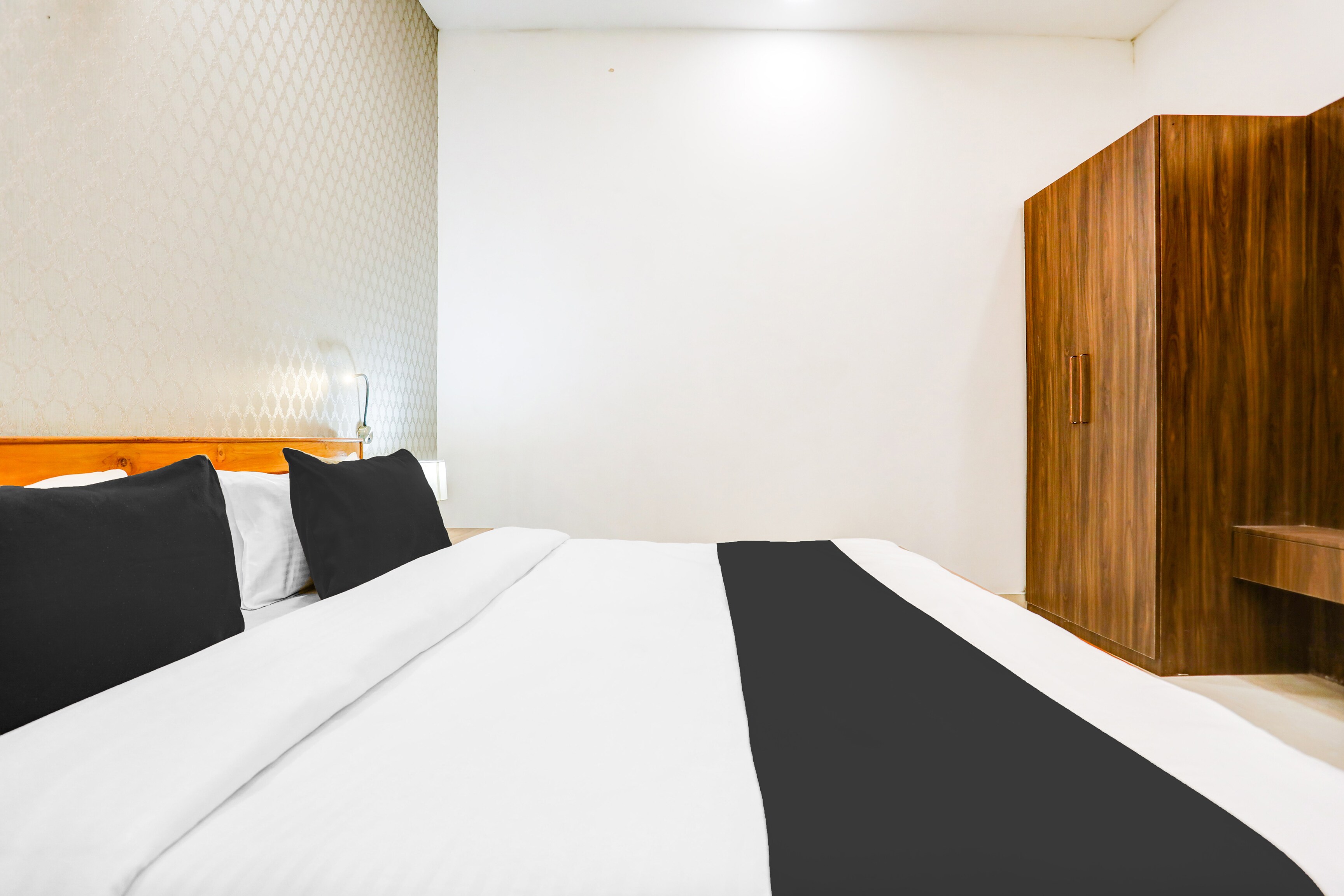 Hotel O Kasna Heritage - Tap to explore photos