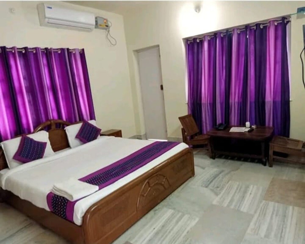 The Lemon Chille - Tap to explore photos